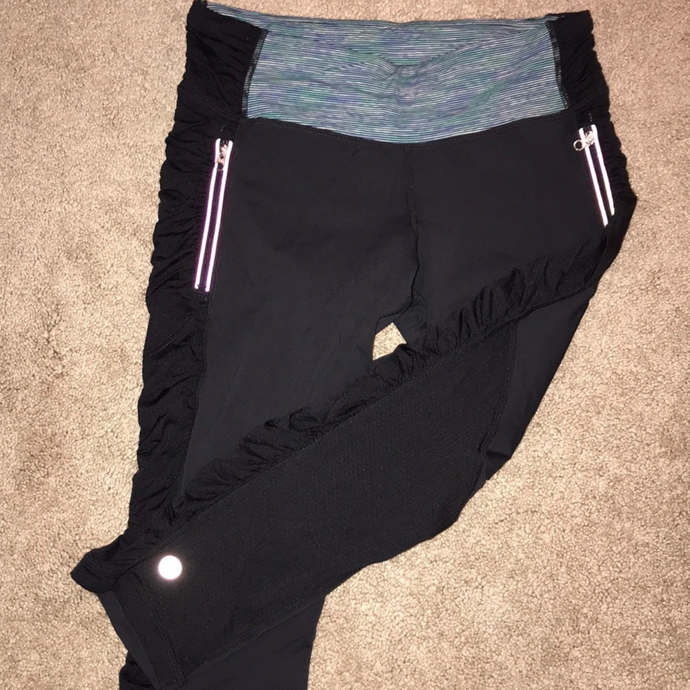 Dark gray tight 3/4 length spandex